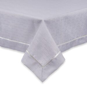 Szary obrus ze srebrną lamówką